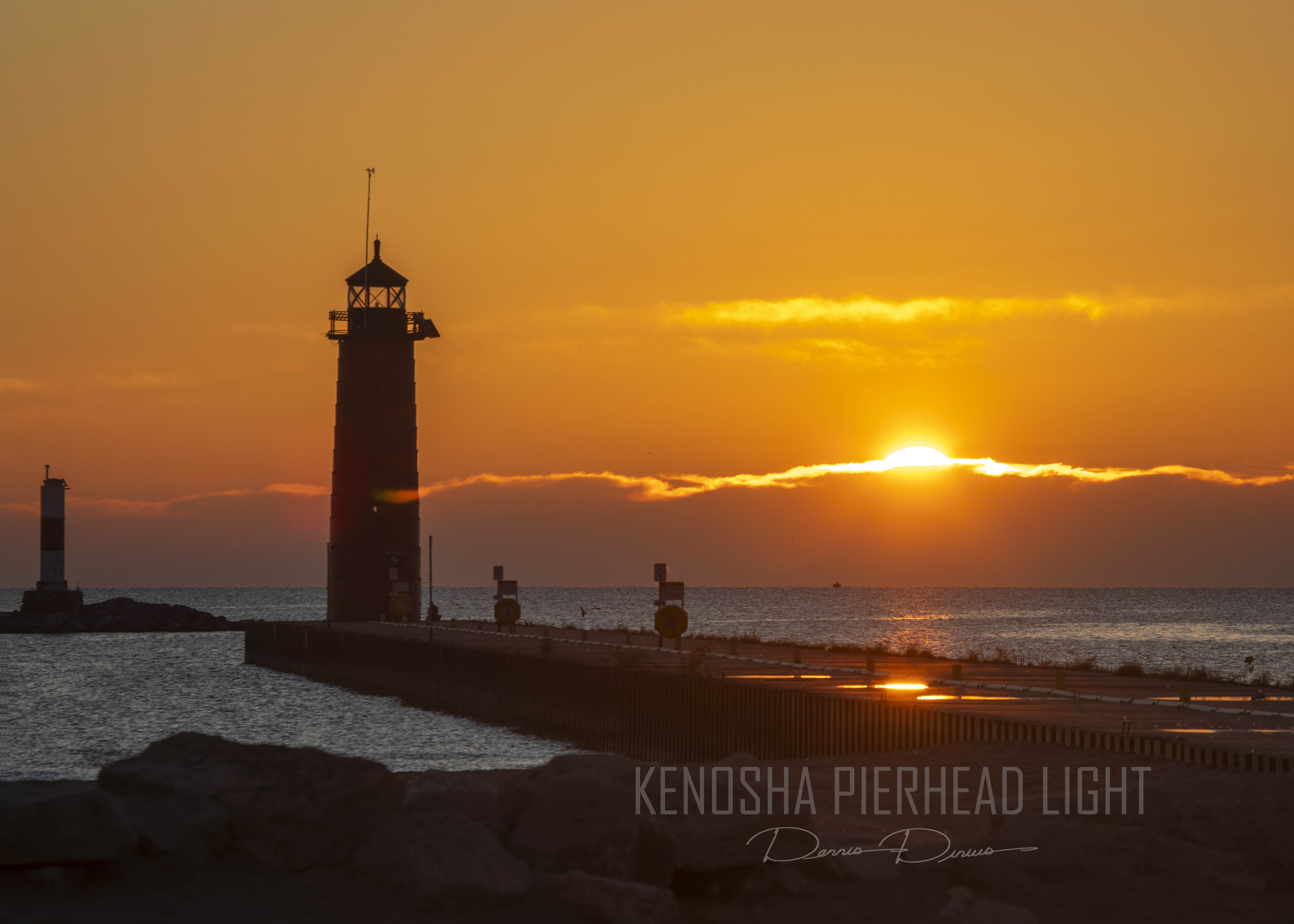 2024-0926-5441-KenoshaPierheadLight.jpg