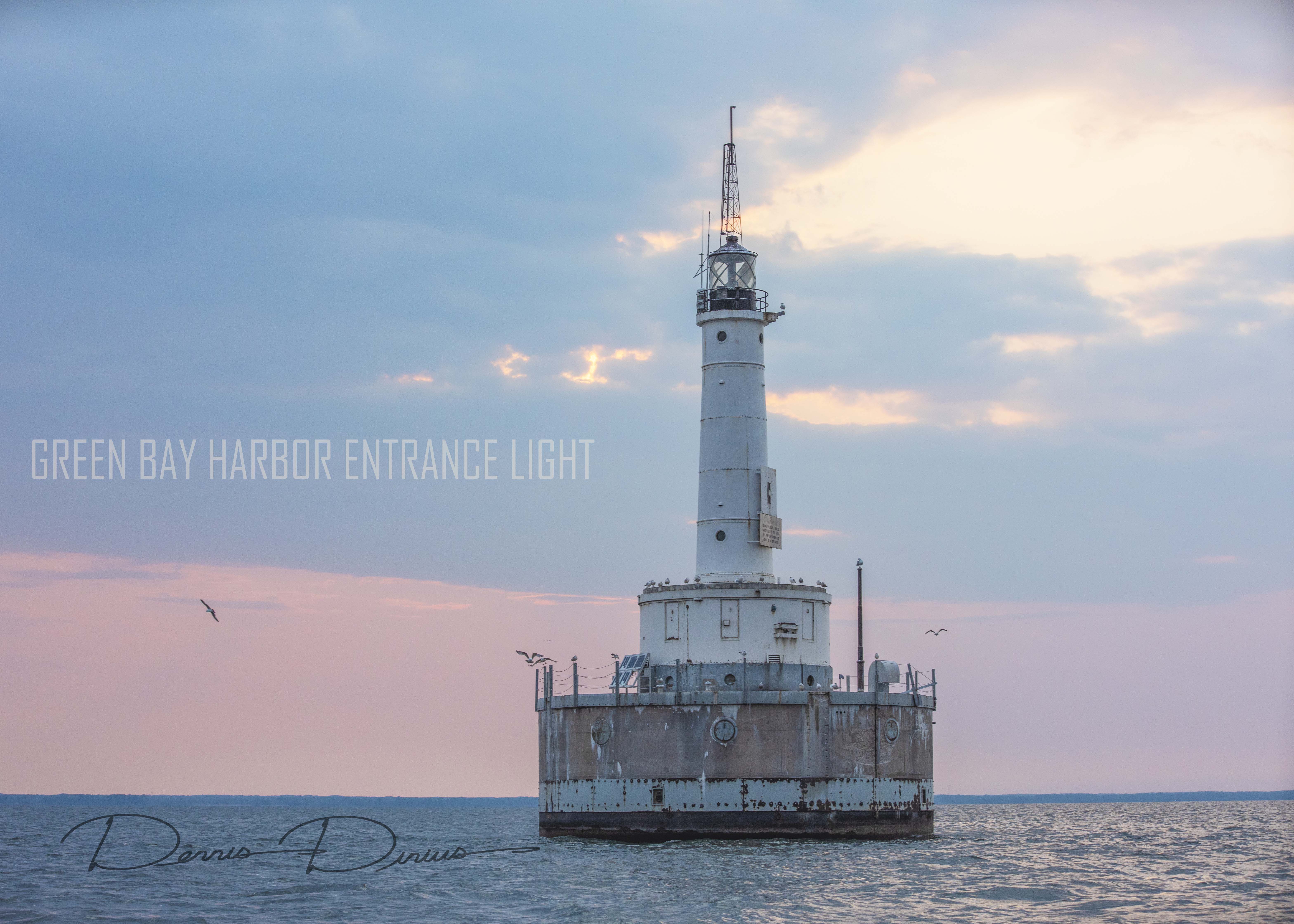 2025-0608-3367-GreenBayHarborLight.jpg