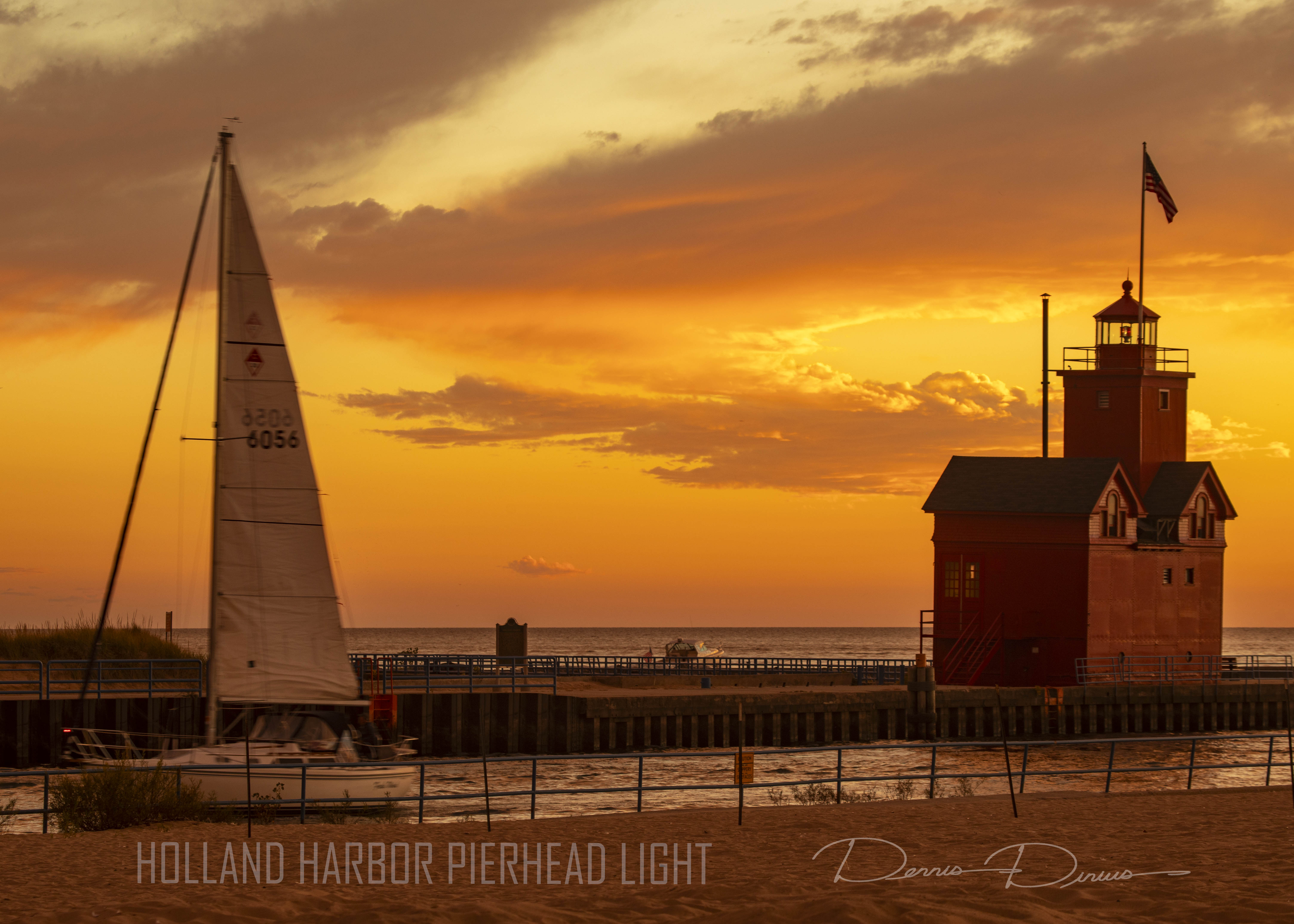 2024-0926-5550-HollandHarborPierheadLight.jpg